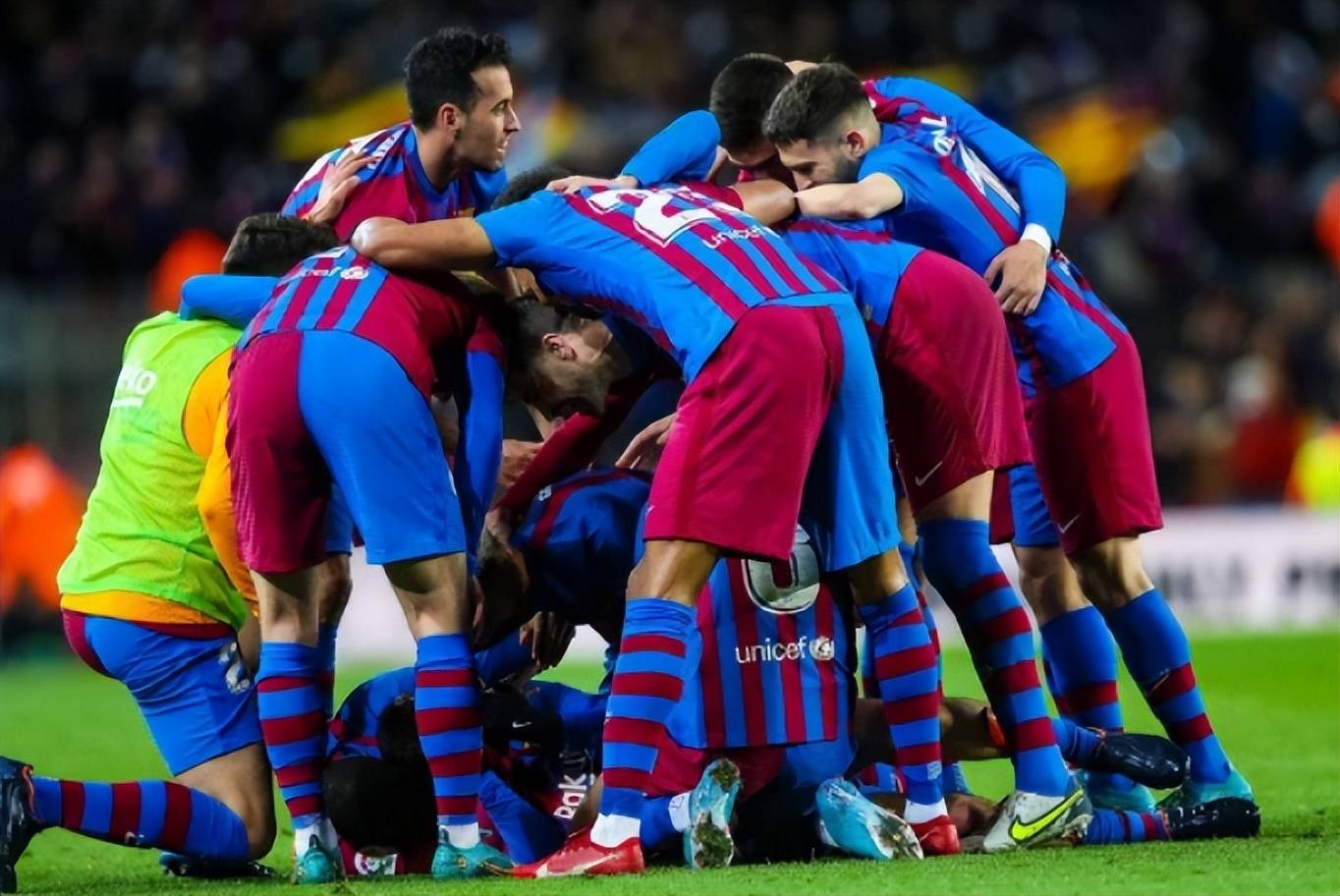 ayx games-DWG不断突破！，德罗巴连续十二场比赛得分超过比赛局势复杂赢得满堂喝彩-ayx games