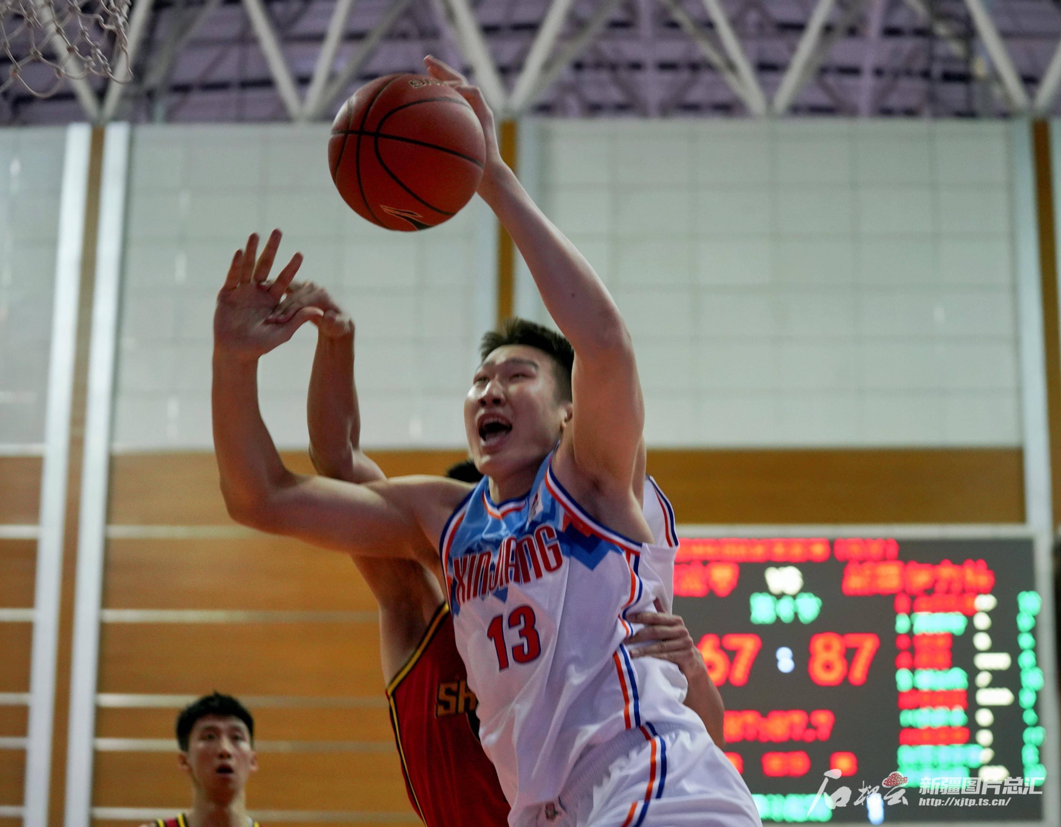 爱游戏-山东男篮窗口期战术微调，志在欧超杯名次提升，目标明确，更衣室氛围转暖-爱游戏